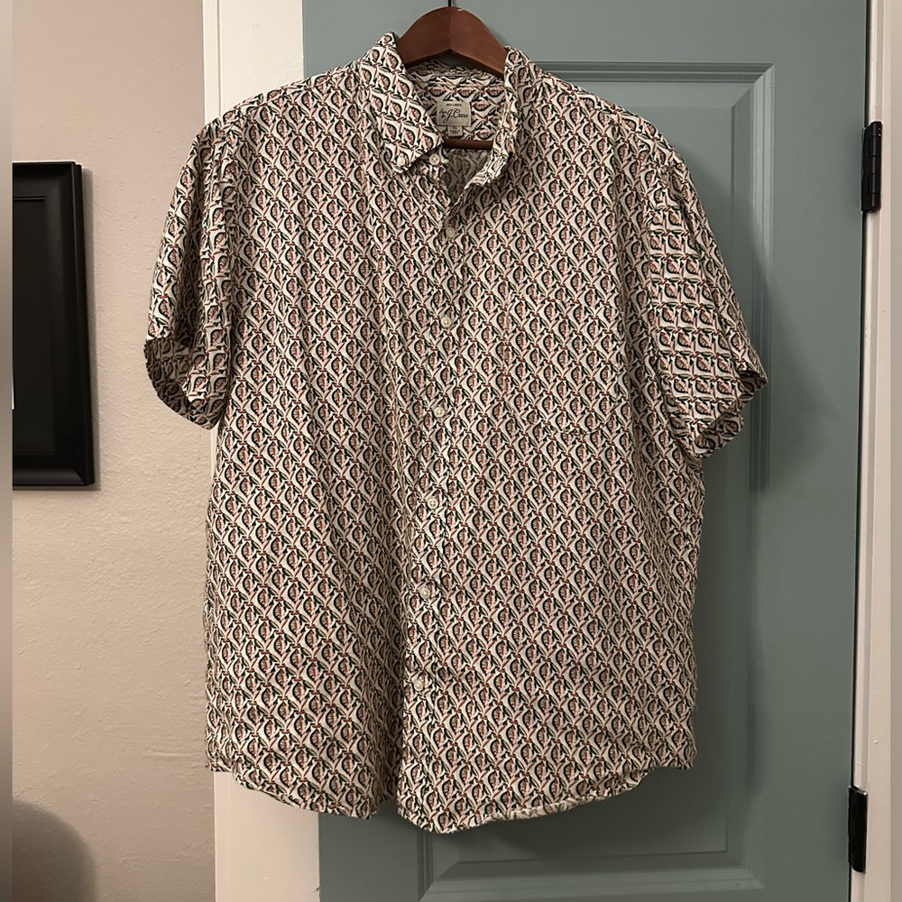 J. Crew Linen Short-Sleeve Casual Button-Up
XL